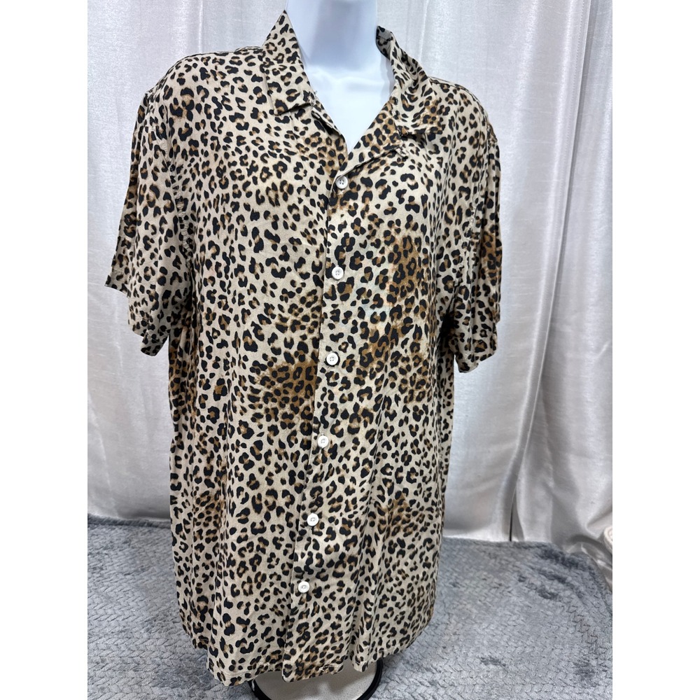 PacSun Womens Leopard Animal Print Rayon Short Sleeve Button Down Shirt Tan M